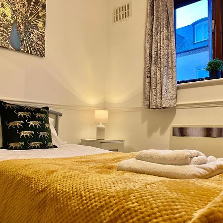 Easyrest Spalding - 4 Beds & Free Parking - Central & Modern Open Plan Apartment - Convenient Location מראה חיצוני תמונה