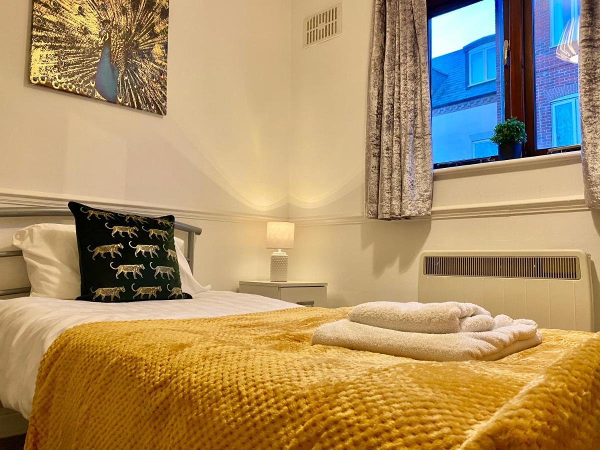 Easyrest Spalding - 4 Beds & Free Parking - Central & Modern Open Plan Apartment - Convenient Location מראה חיצוני תמונה