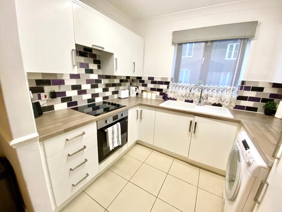 Easyrest Spalding - 4 Beds & Free Parking - Central & Modern Open Plan Apartment - Convenient Location מראה חיצוני תמונה