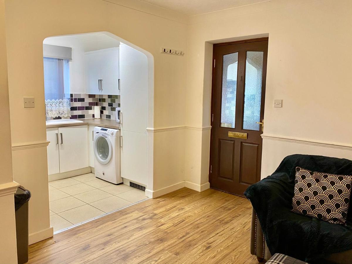 Easyrest Spalding - 4 Beds & Free Parking - Central & Modern Open Plan Apartment - Convenient Location מראה חיצוני תמונה