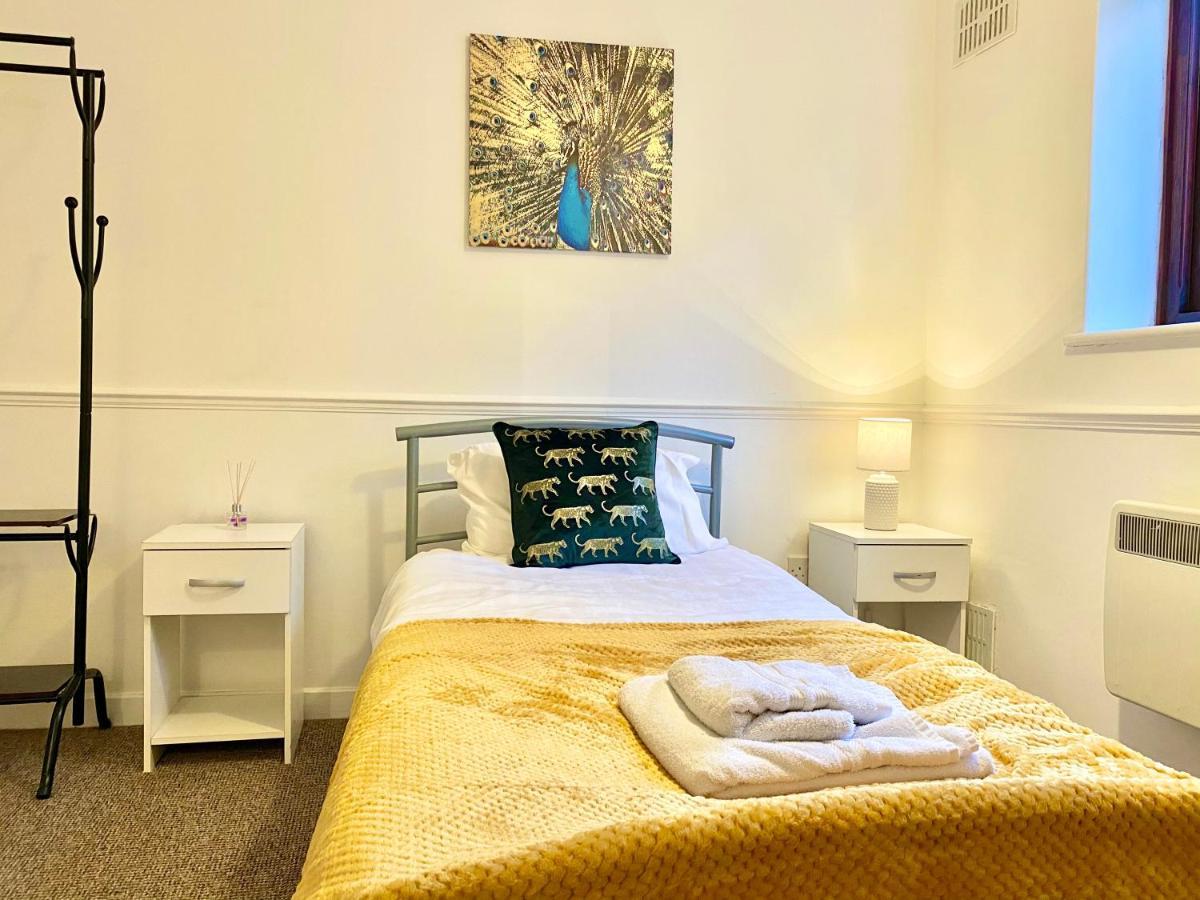 Easyrest Spalding - 4 Beds & Free Parking - Central & Modern Open Plan Apartment - Convenient Location מראה חיצוני תמונה