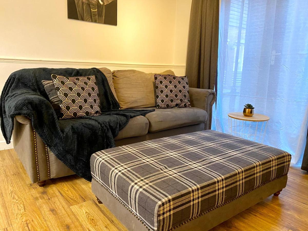 Easyrest Spalding - 4 Beds & Free Parking - Central & Modern Open Plan Apartment - Convenient Location מראה חיצוני תמונה