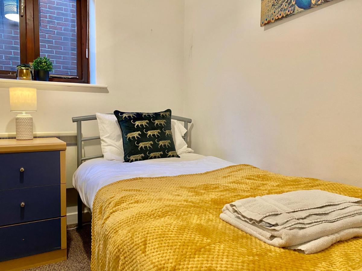 Easyrest Spalding - 4 Beds & Free Parking - Central & Modern Open Plan Apartment - Convenient Location מראה חיצוני תמונה